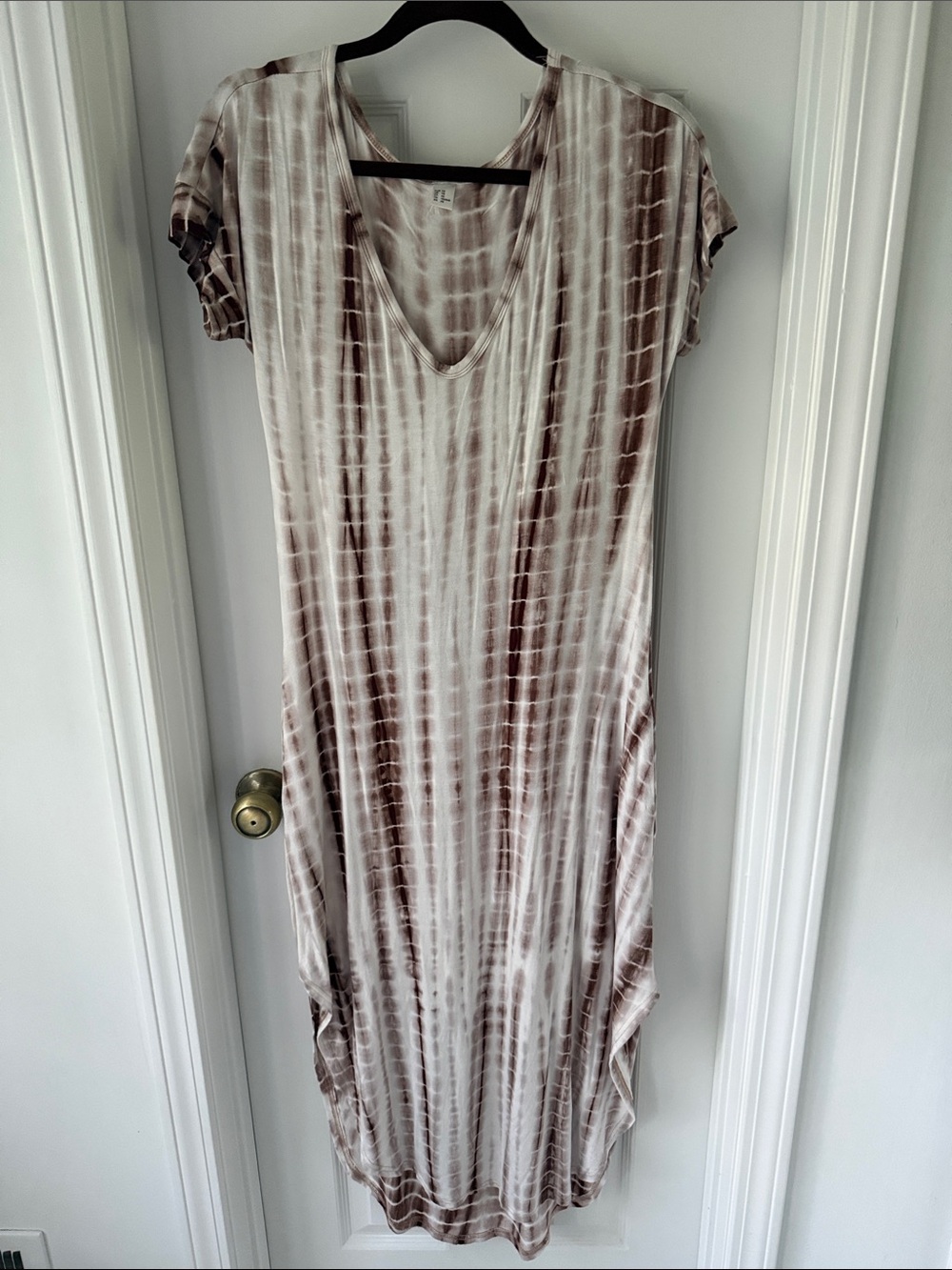 Neutral Tie-Dye V-Neck Maxi Dress - Casual Women’s Dress